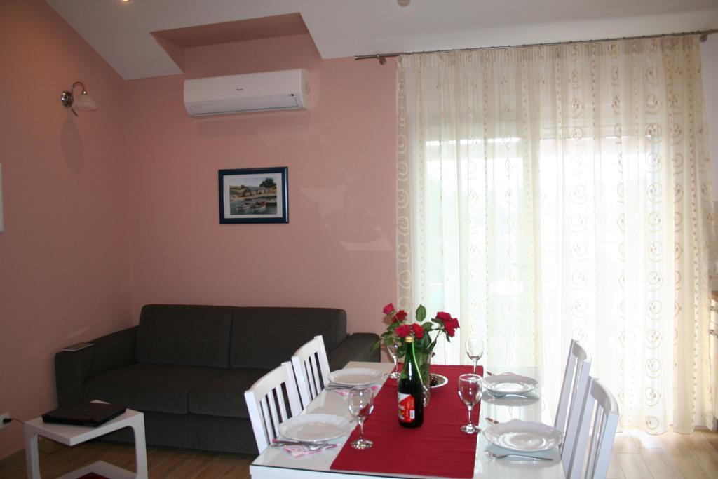 Tone & Marta Apartments Rogoznica  Extérieur photo